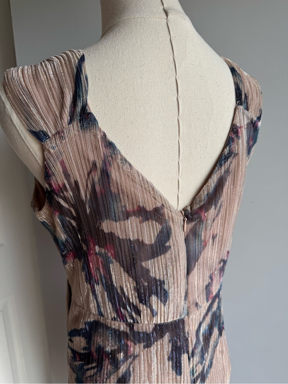Le Chateau Floral Shimmer Cocktail Dress Sz M Fitted Sexy Party Wrap V-Neck NWT - Picture 8 of 14